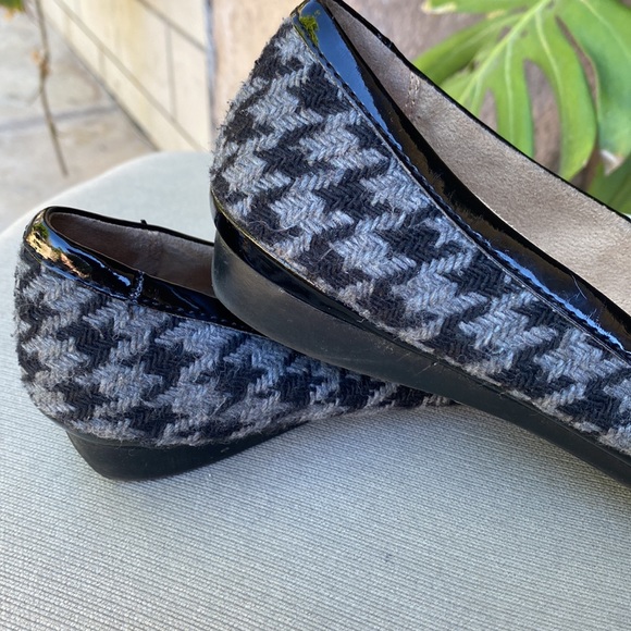 Naturalizer size 6.5 gray/black slip on shoe. - Picture 4 of 11